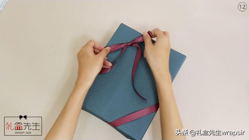 绑礼物蝴蝶结,绑礼物的蝴蝶结带子教程