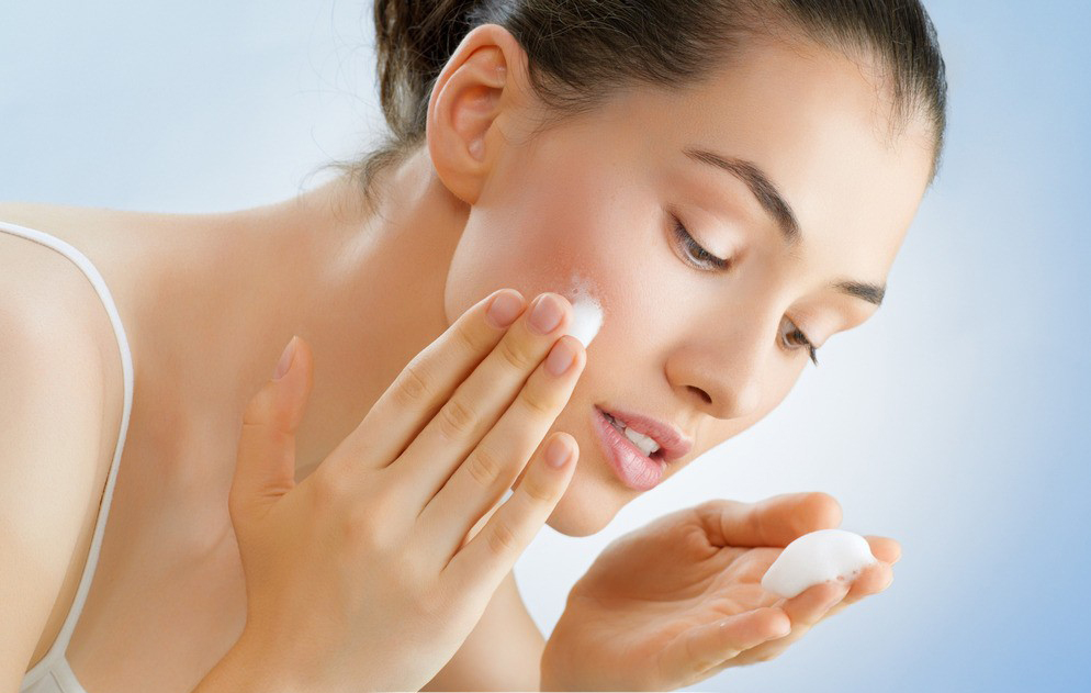 总是长痘痘怎么解决皮肤问题,脸上有痘痘应该怎么正确洗脸