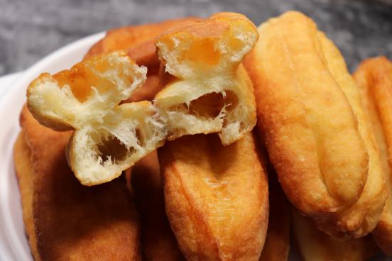 油条开店成本低的配方,做生意油条做法和配方的全过程