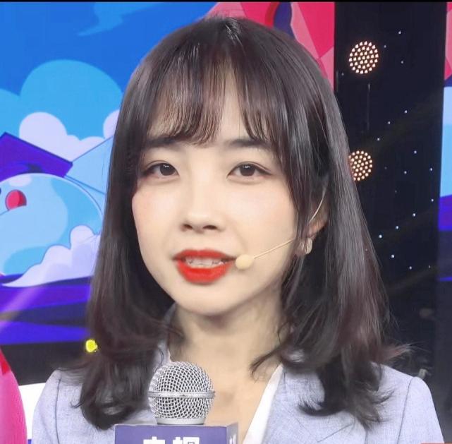 王冰冰采访蔡徐坤引热议,王冰冰采访蔡徐坤完整视频