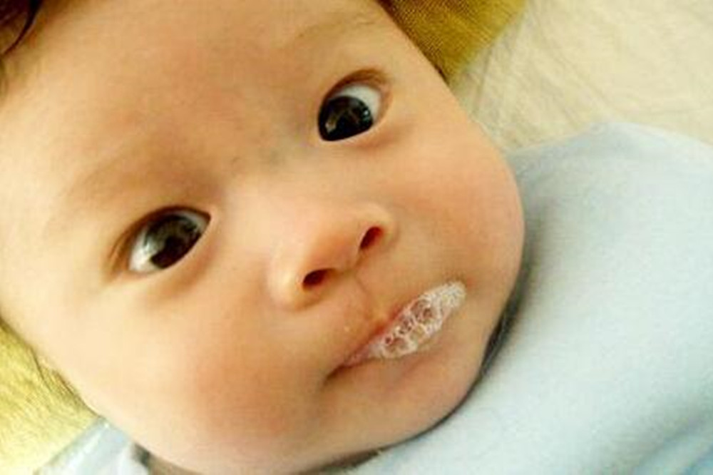 宝宝为啥爱吐泡泡,宝宝为啥喜欢吐泡泡