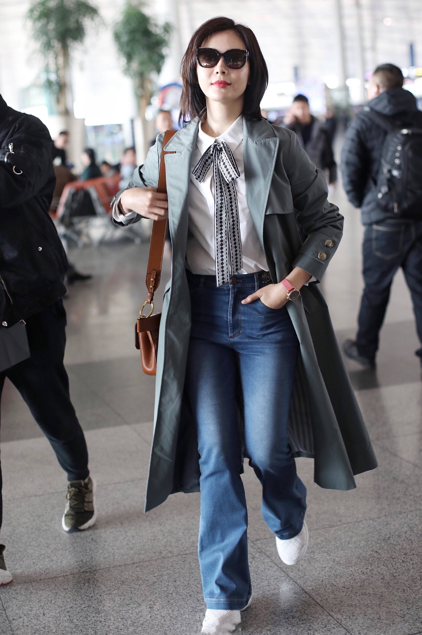 陈数流苏元素大衣,陈数长发剪短发