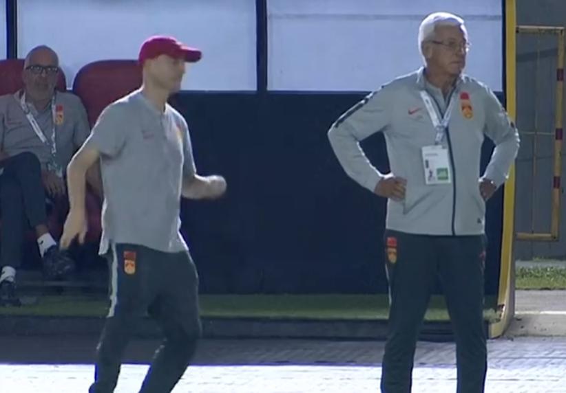 特评：国足需要韦世豪的时候，他却在看台上看球，里皮该怪谁？