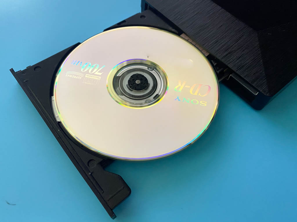 没电脑如何读取光盘,外置刻录机可以当cd读取吗