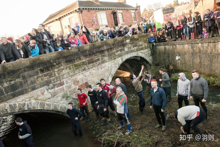 多人互殴比赛视频,足球赛8人分组循环比赛
