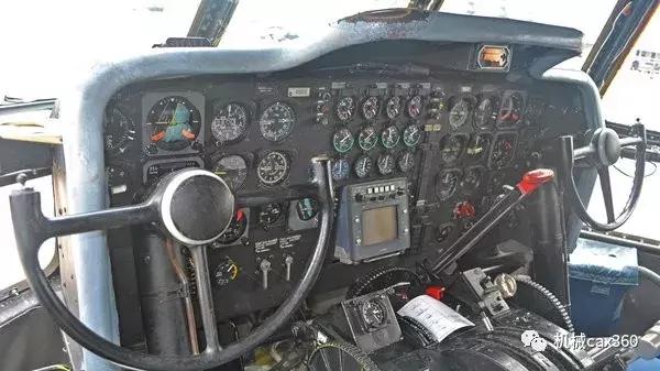 最大型运输机自重是多少吨,目前全世界最大的运输机