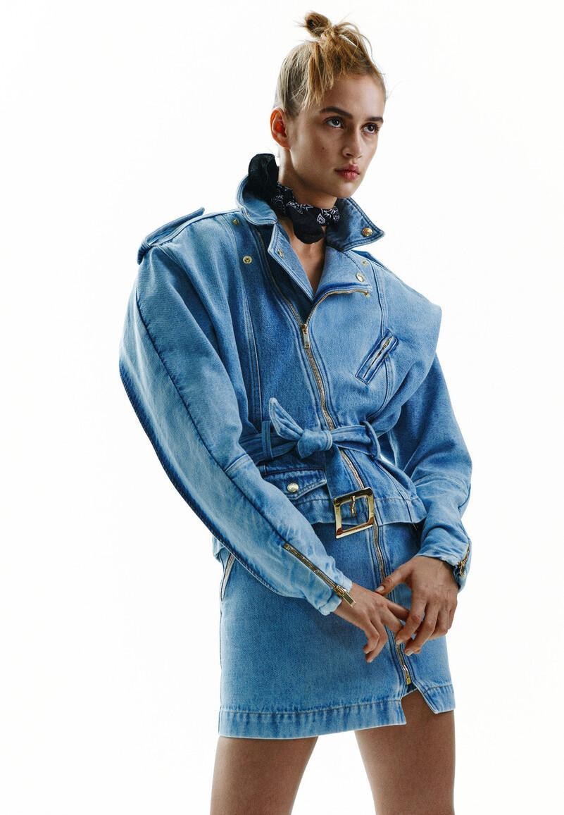 基础款牛仔短裙如何穿出新花样？这些搭配方式了解一下，超实用