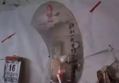 山东65岁拾荒大爷，每日扎小辫涂胭脂，无视他人嘲笑：我无愧于心