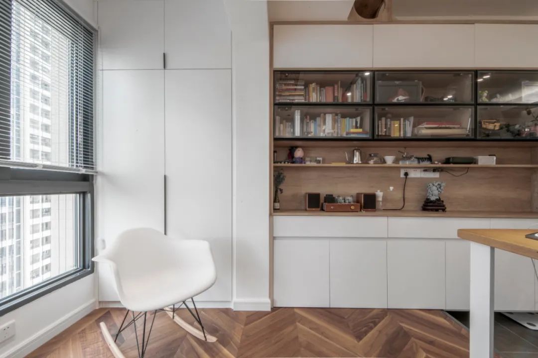 佛山女子与男友、男友妈弟住76㎡，养一猫还要工作室，装修绝了