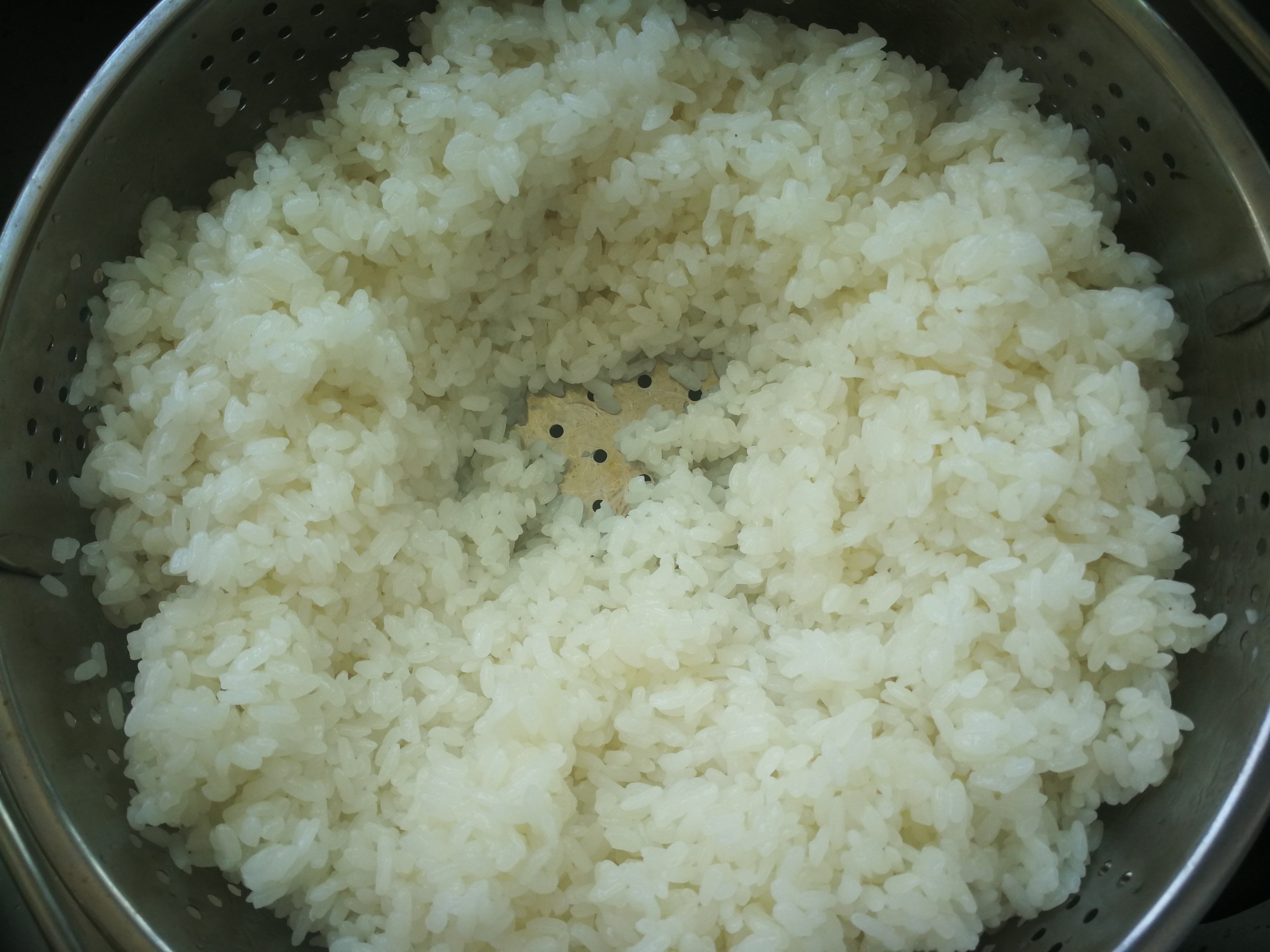 美食米酒酿制方法,自己做的酒酿上面长黑毛还能吃吗