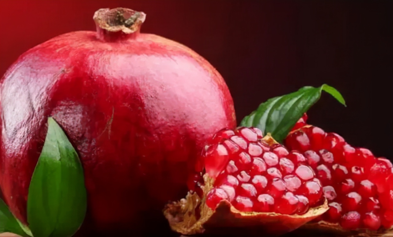 秋天吃石榴身体会收获5大好处,秋天吃石榴的利与弊
