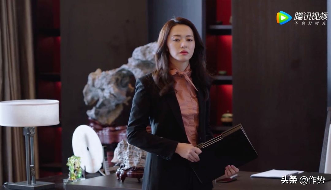 《都挺好》里，苏明玉至少穿得“都挺好”！