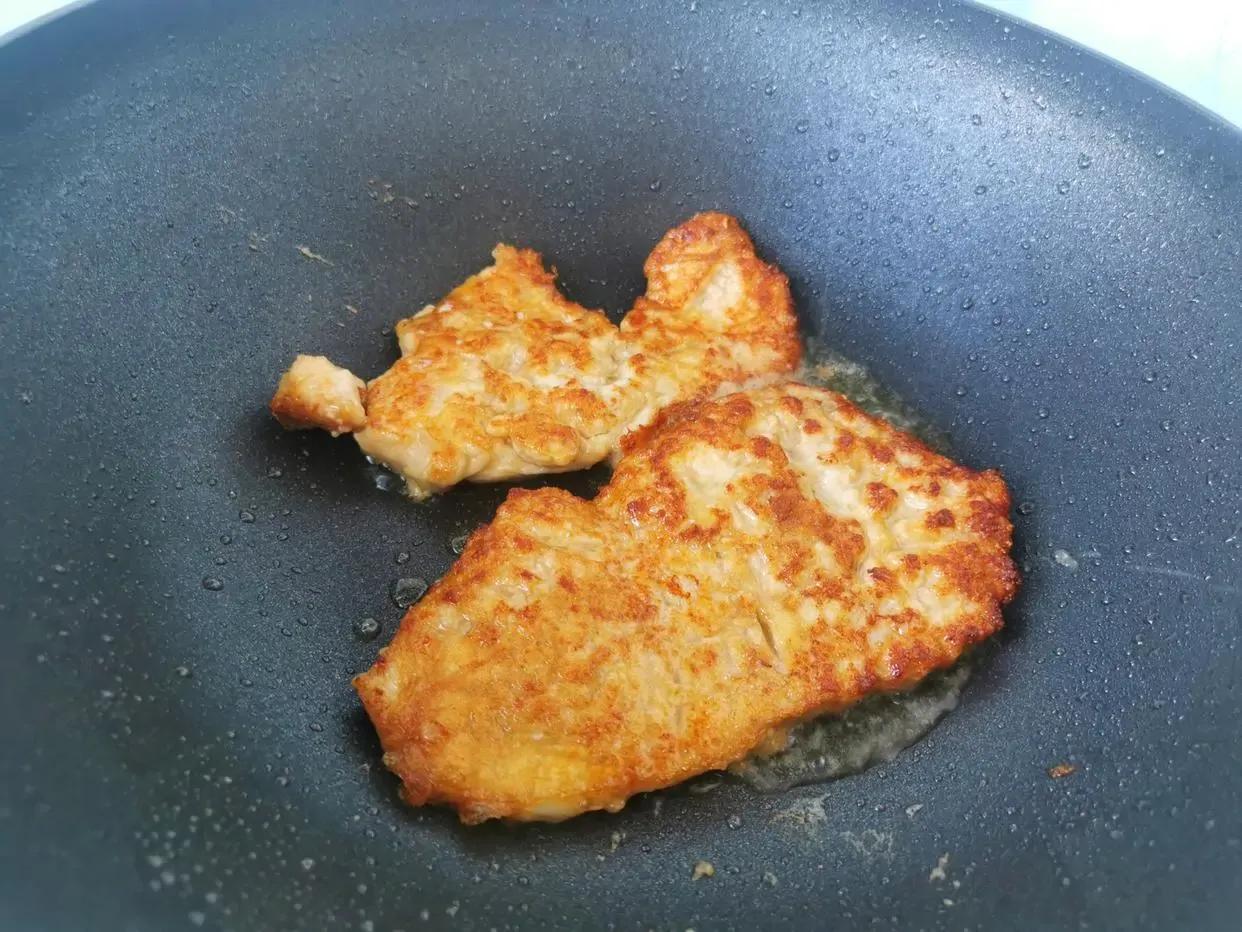 嫩鸡排的腌制做法大全,鲜嫩多汁的煎鸡排腌制方法