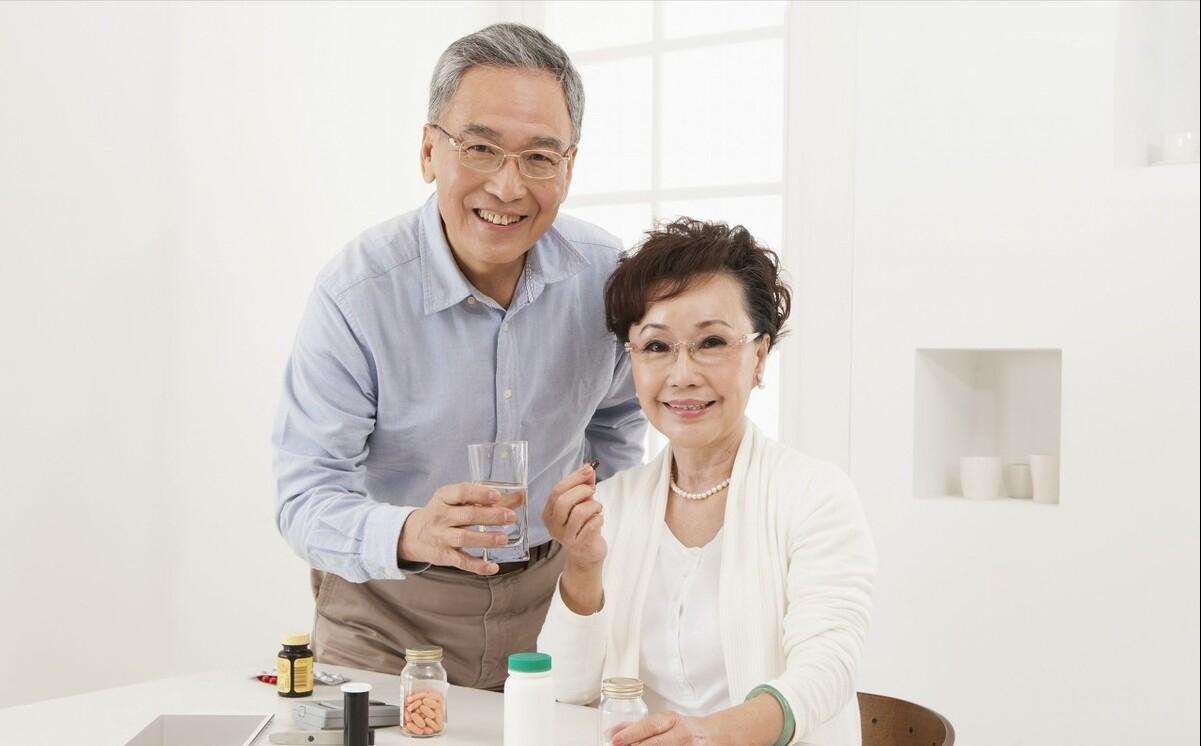 66岁男人自述：跟离异女人搭伙，她占有欲太强，我快要坚持不住了