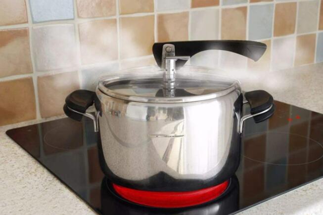 油烟机脏了！聪明人都这样清洗，管用又简单，干净得跟新买的一样