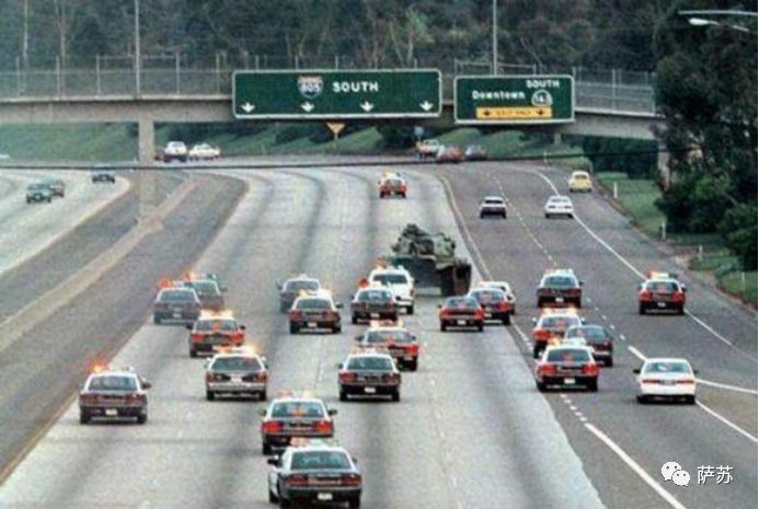 外国坦克上路霸气视频,国外坦克开在马路上