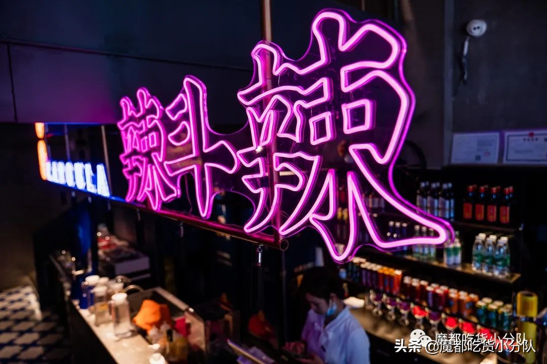 排队归排队，这店名你念的对吗？