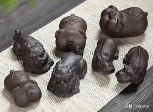 茶宠金蟾坏了会破财吗,茶宠的摆放有什么讲究和忌讳
