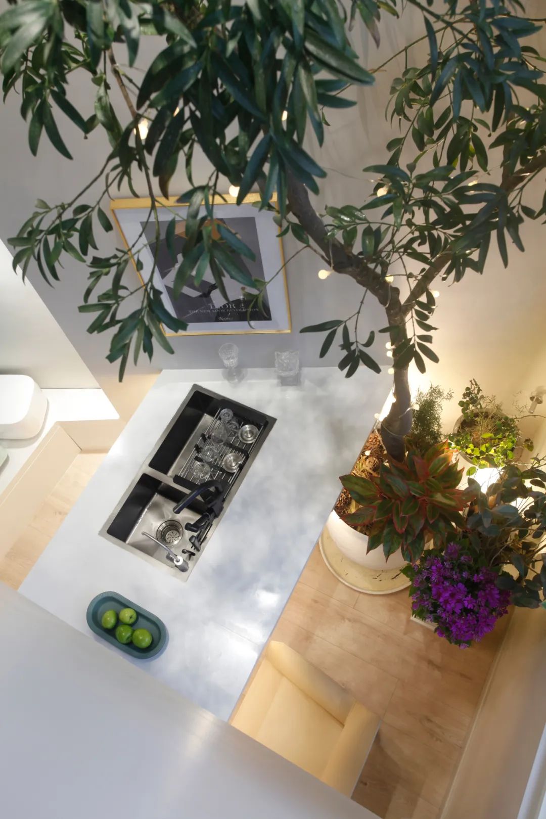 80㎡三口之家，餐厅里种树、可移动儿童房、大浴缸，日子又慢又美