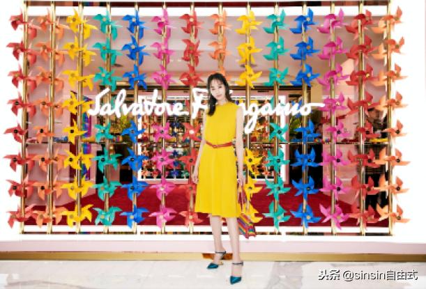 「时讯」绚丽风车开启彩虹假日菲拉格慕2019早春精选配饰系列