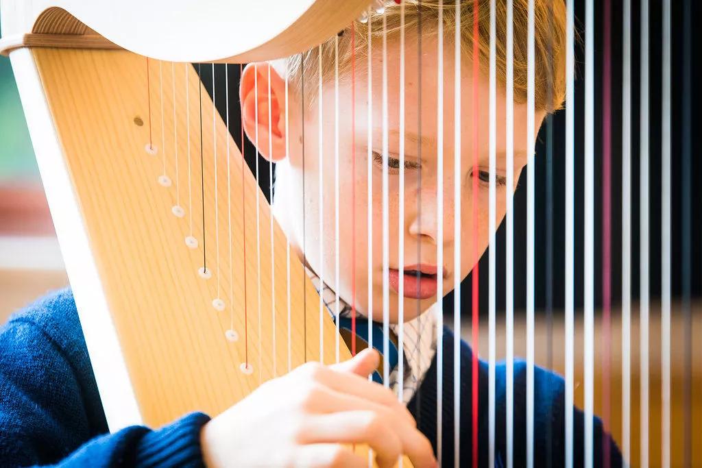 中国超9分纪录片，威敏、德威公学齐上阵，揭秘英国精英教育真相