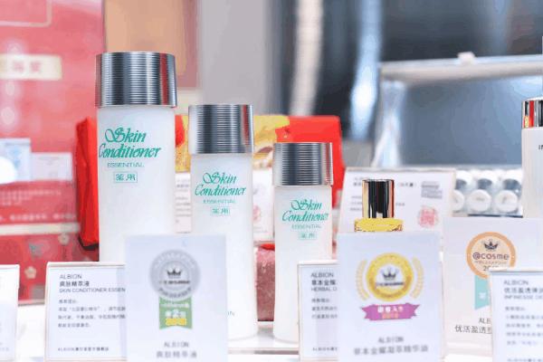 刷屏！上海超嗲@cosme圣诞美妆Party~超多小姐姐等你来撩