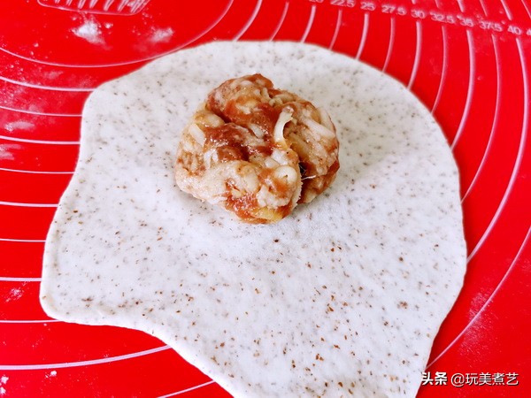 黑包子,包黑子,内藏笋丝肉馅,开吃不开铡