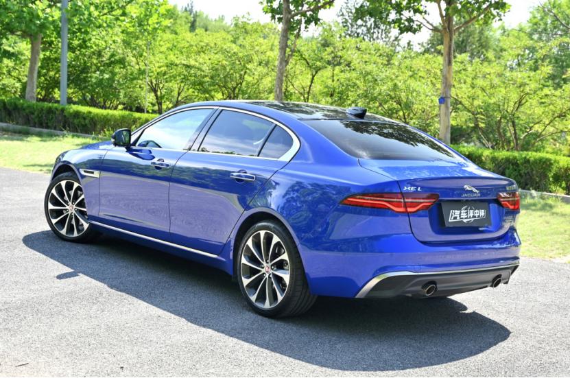 捷豹xel车门英伦气息,20年捷豹xel英伦绿