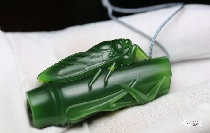 碧玉翠绿和菠菜绿的区别,碧玉菠菜绿是很暗的绿吗