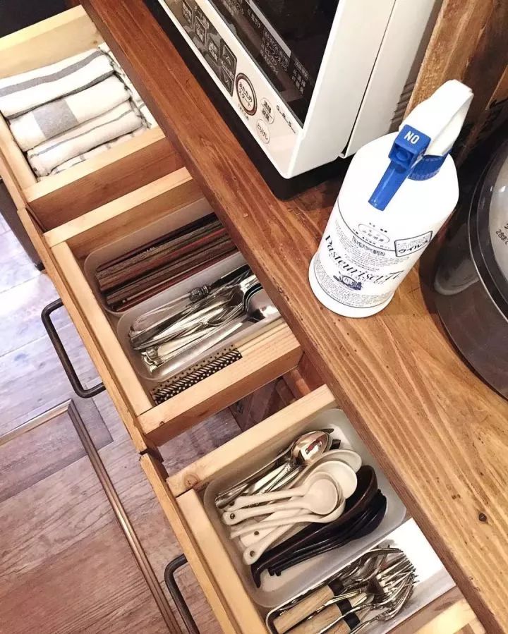 80后夫妇将破旧小宅爆改“复古咖啡厅”，95%家具都是自己打造