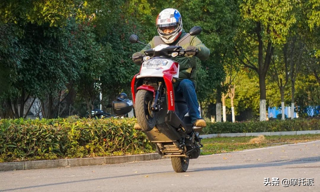 雅马哈巧格125i对比豪爵eagle,豪爵eagle125