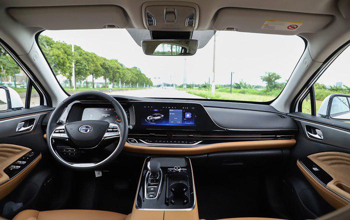 明明可以靠脸吃饭偏偏要靠实力,明明可以靠脸吃饭却要靠实力小说