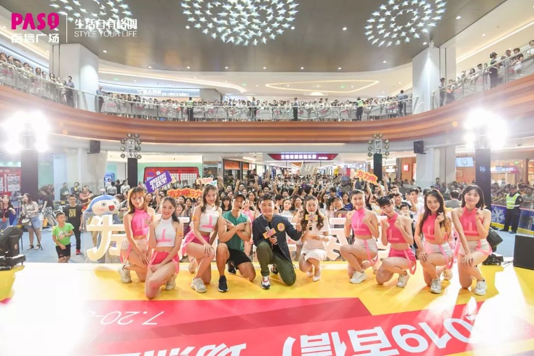 国庆单日客流量超38万，广州百信广场“热血”15年迎来消费新时代