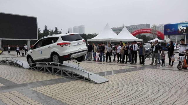 发动机击穿是换还是修,汽车发动机被击穿