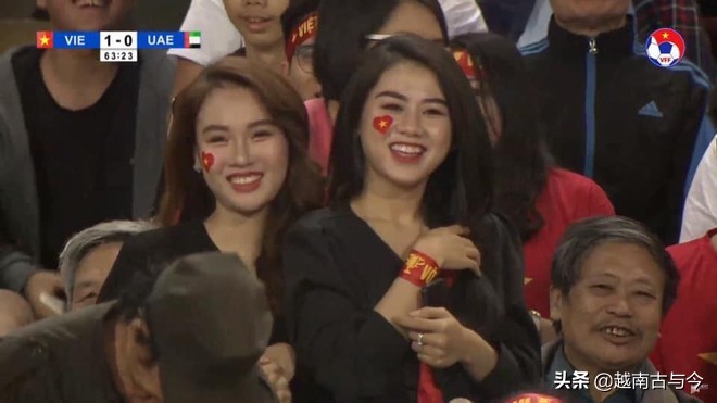 越南战胜国足女球迷欢呼,国足和越南比赛越南球迷
