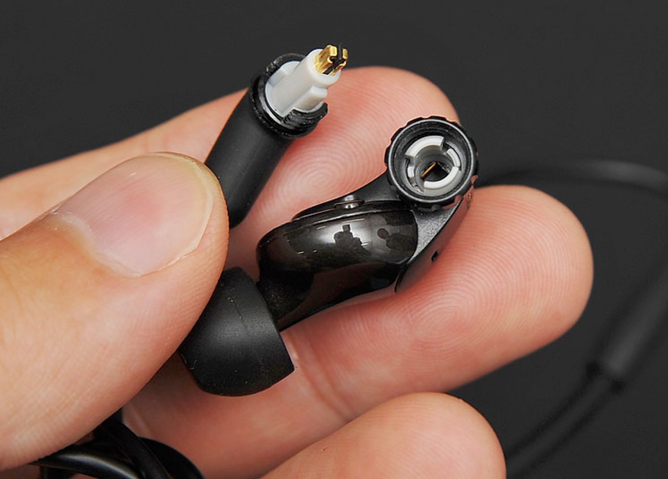 我给索尼的10年前的旗舰EX1000换了根平衡线，感觉它还能再战10年