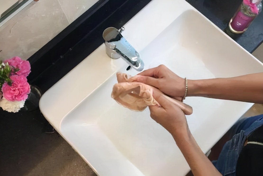 女性内裤到底有多脏,两天不换的内裤有多脏