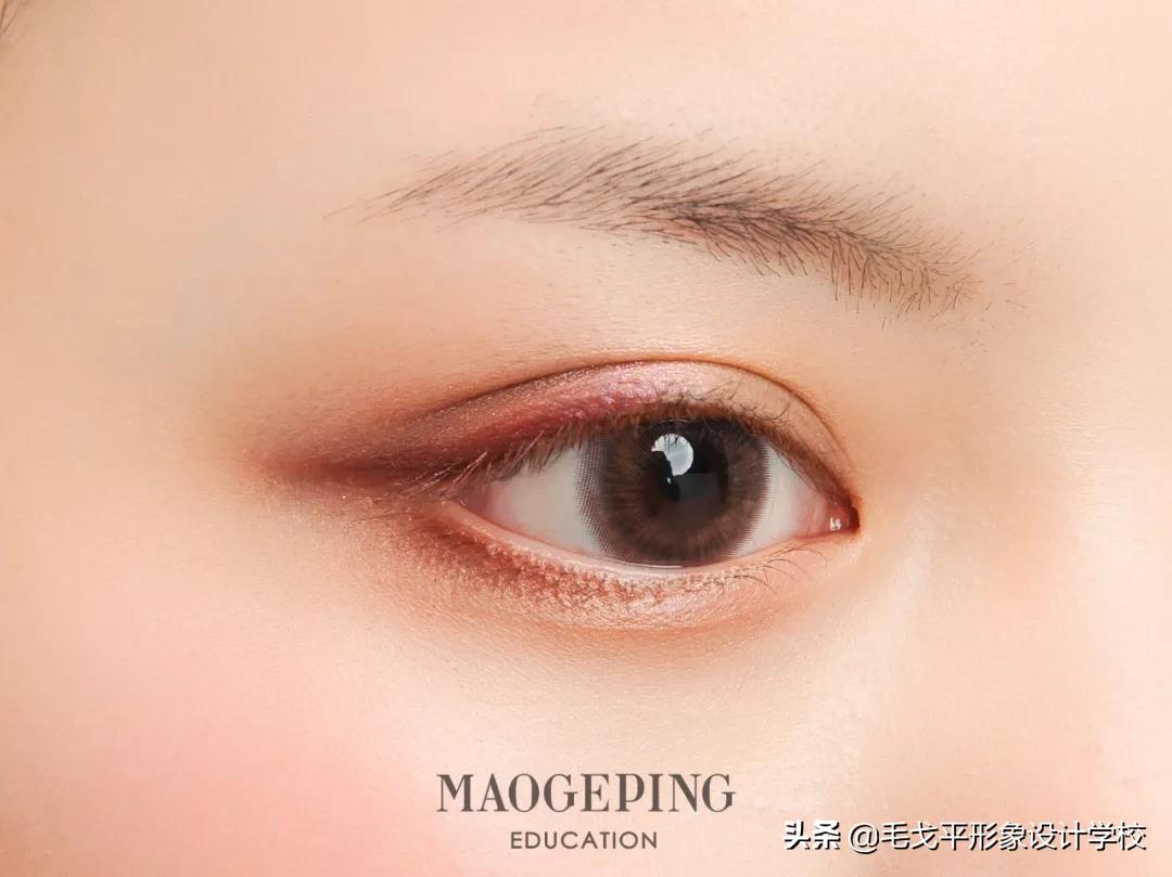 化妆前化妆后判若两人,化妆前后判若两人的化妆视频