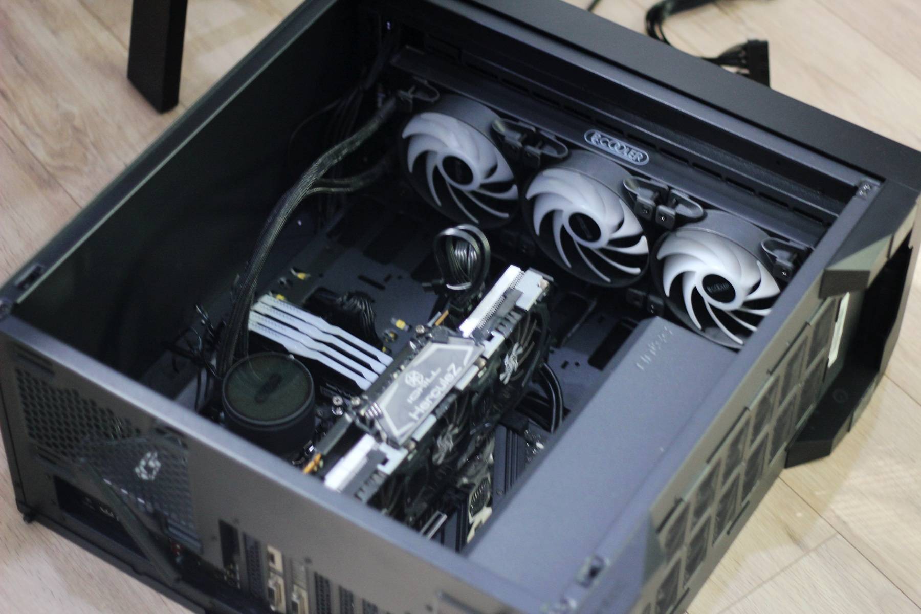 电脑散热器怎么装电源,电脑散热器安装供电