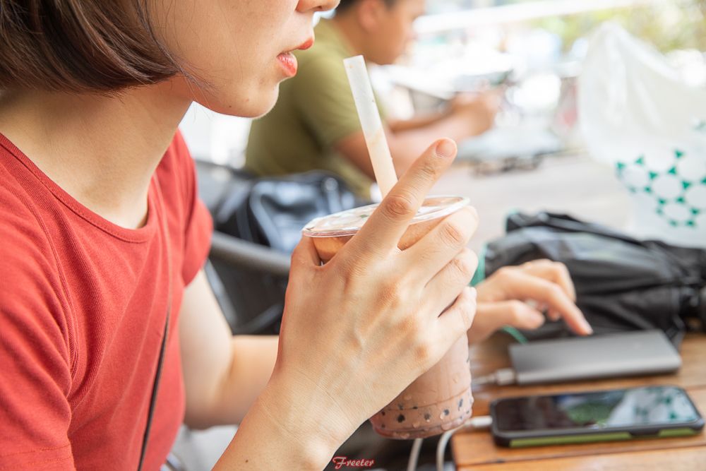 头顶顶着四十度的高温,头顶30多度的高温