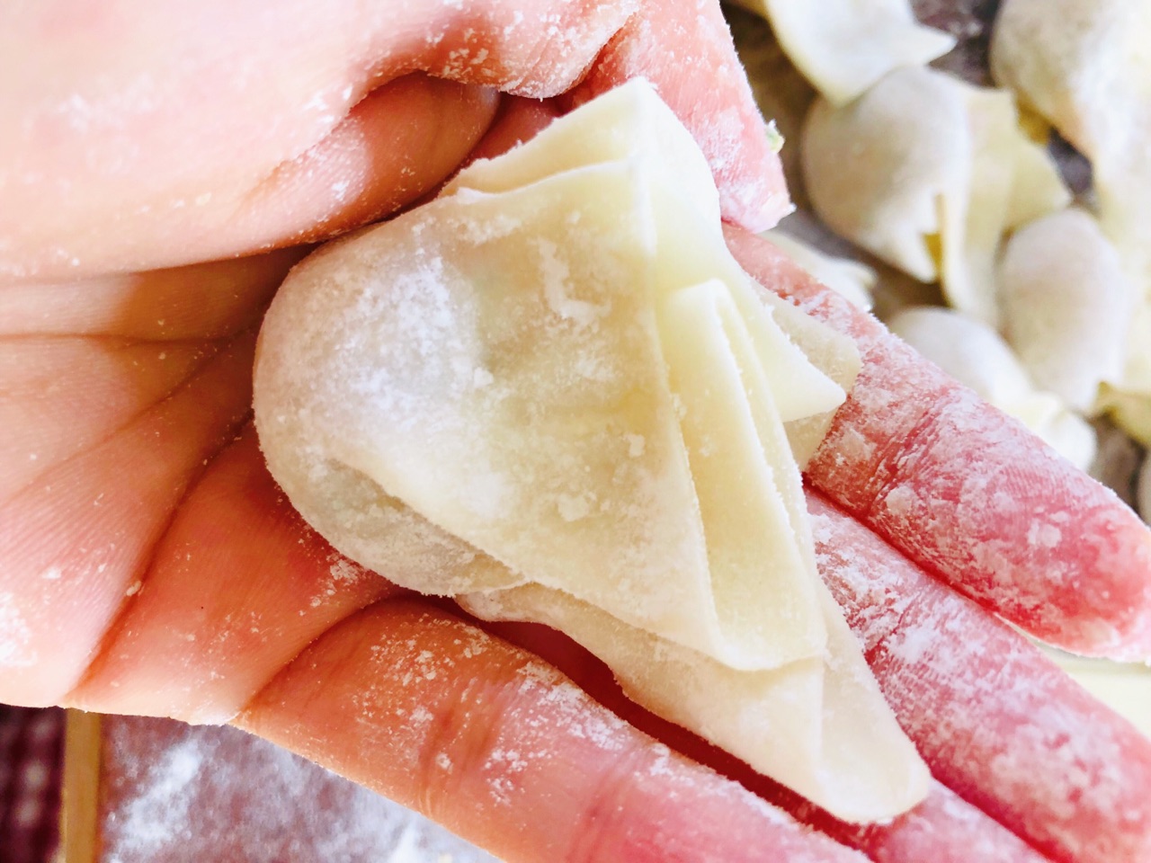 鲜肉馄饨要想做出来好吃是有诀窍,皮薄肉嫩汤鲜味美的千里香馄饨