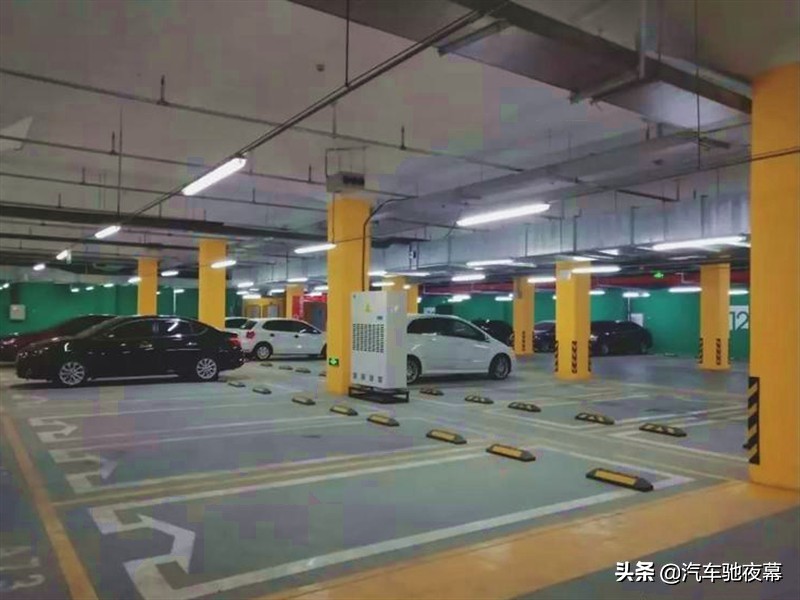 私家车位靠墙好还是中间位置好,车位是中间好还是靠柱子的位置好