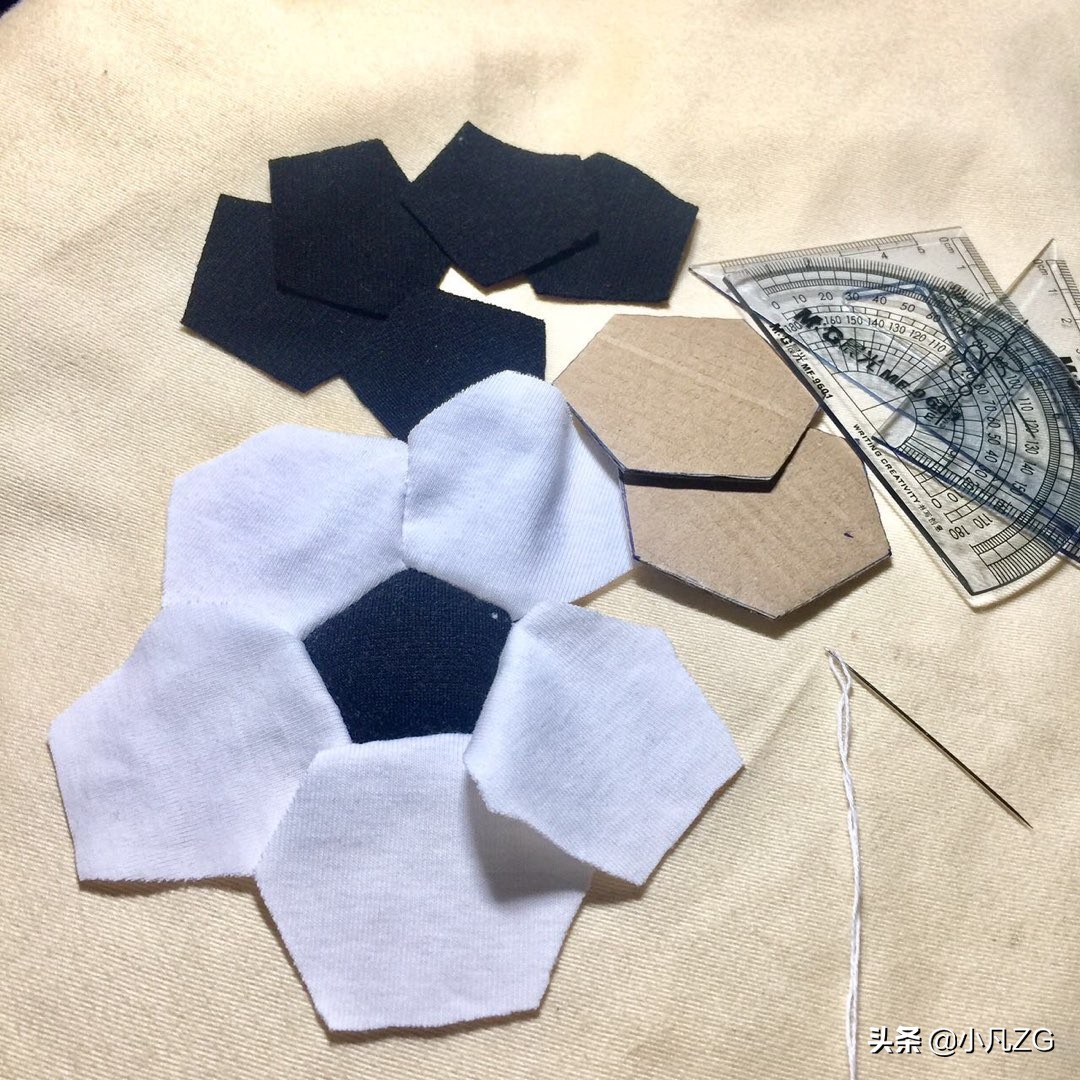 如何利用废旧衣物做足球,废旧材料制作足球元素衣服