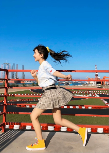 春季一双帆布鞋减龄随性,什么样的帆布鞋百搭又好看