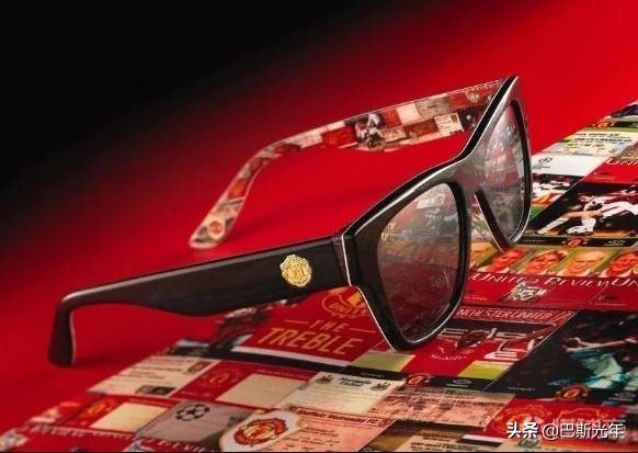 英超各球队争奇斗艳，还有没有更丑的？情侣可慎重买连体毛衣啊！