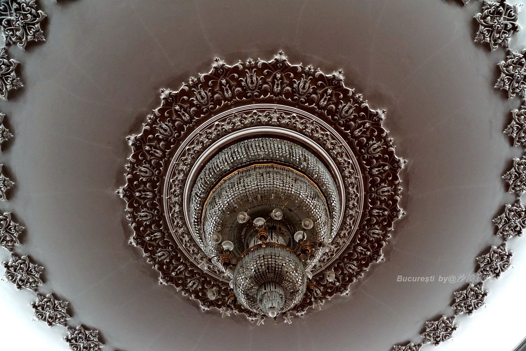 耗资100多亿的建筑里面非常壮观,耗资2亿最丑建筑