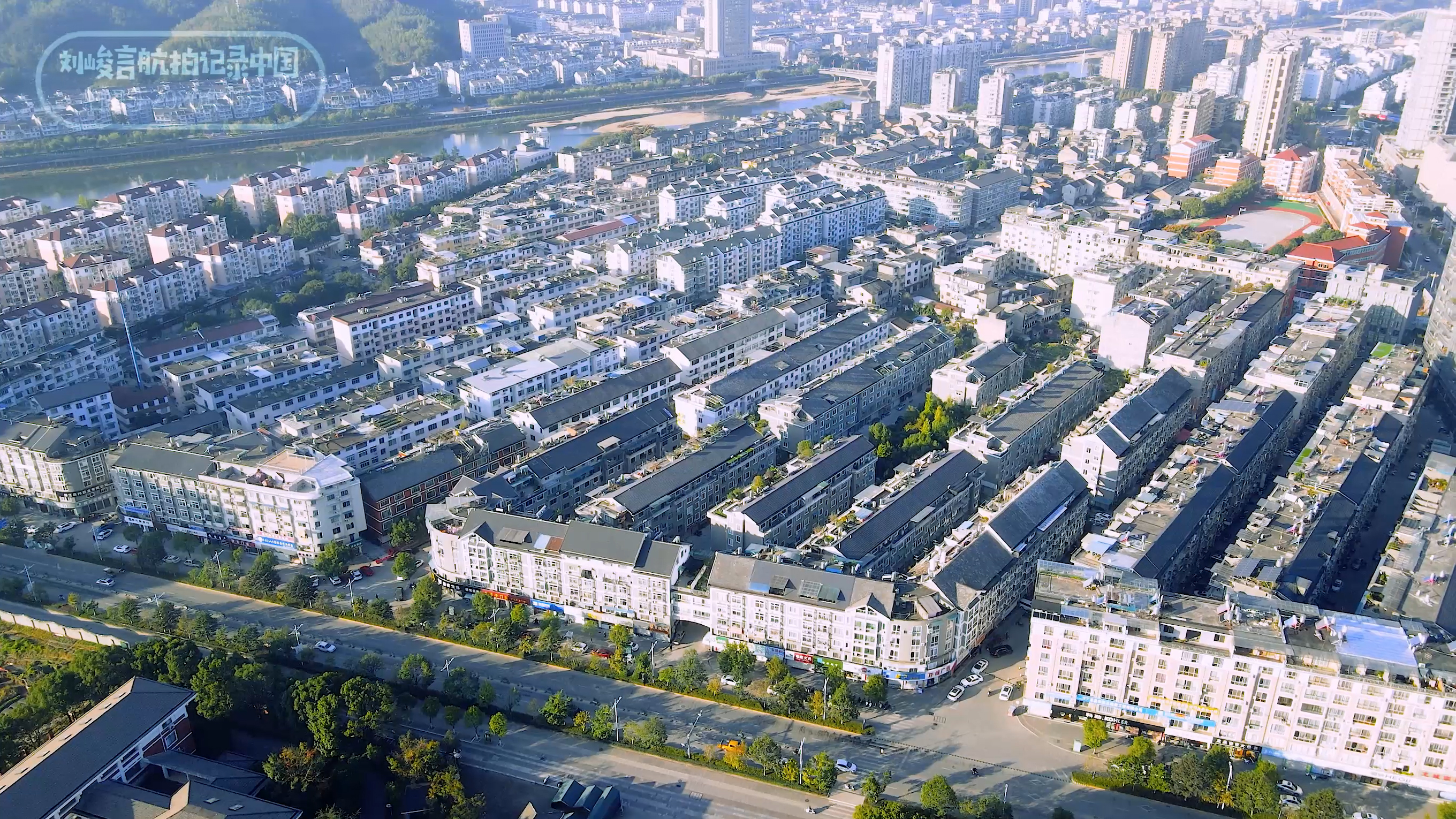 龙泉的青瓷宝剑有名气,为什么龙泉盛产宝剑