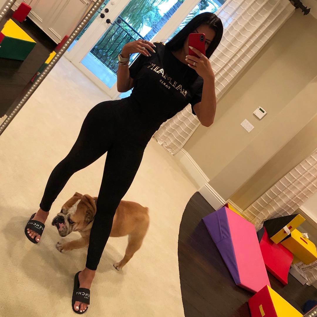 蜂腰翘臀,健身是她的生活方式,曾因聊天截图被传与詹姆斯绯闻