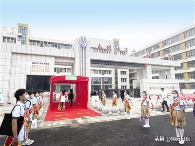 记者直击南阳多所学校开学首日：开学第一天扬帆奔未来