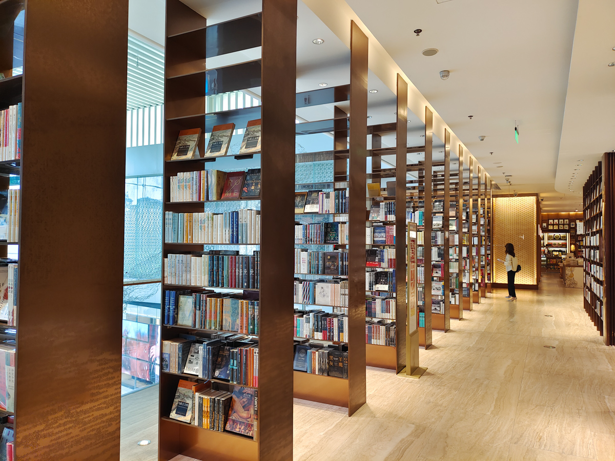 iqoo8燃色配色带壳,iqoo8燃变色